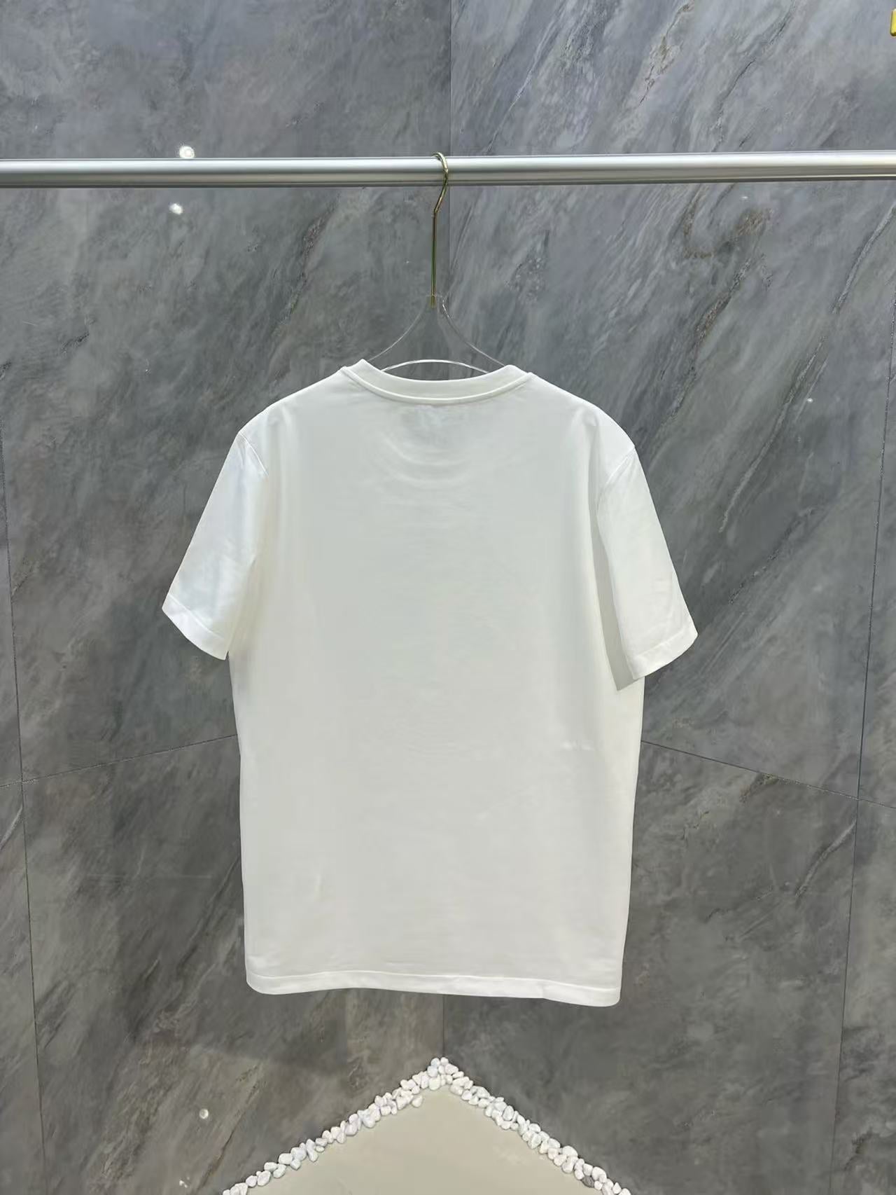 Versace T-Shirt (Size L / Chest 96)
