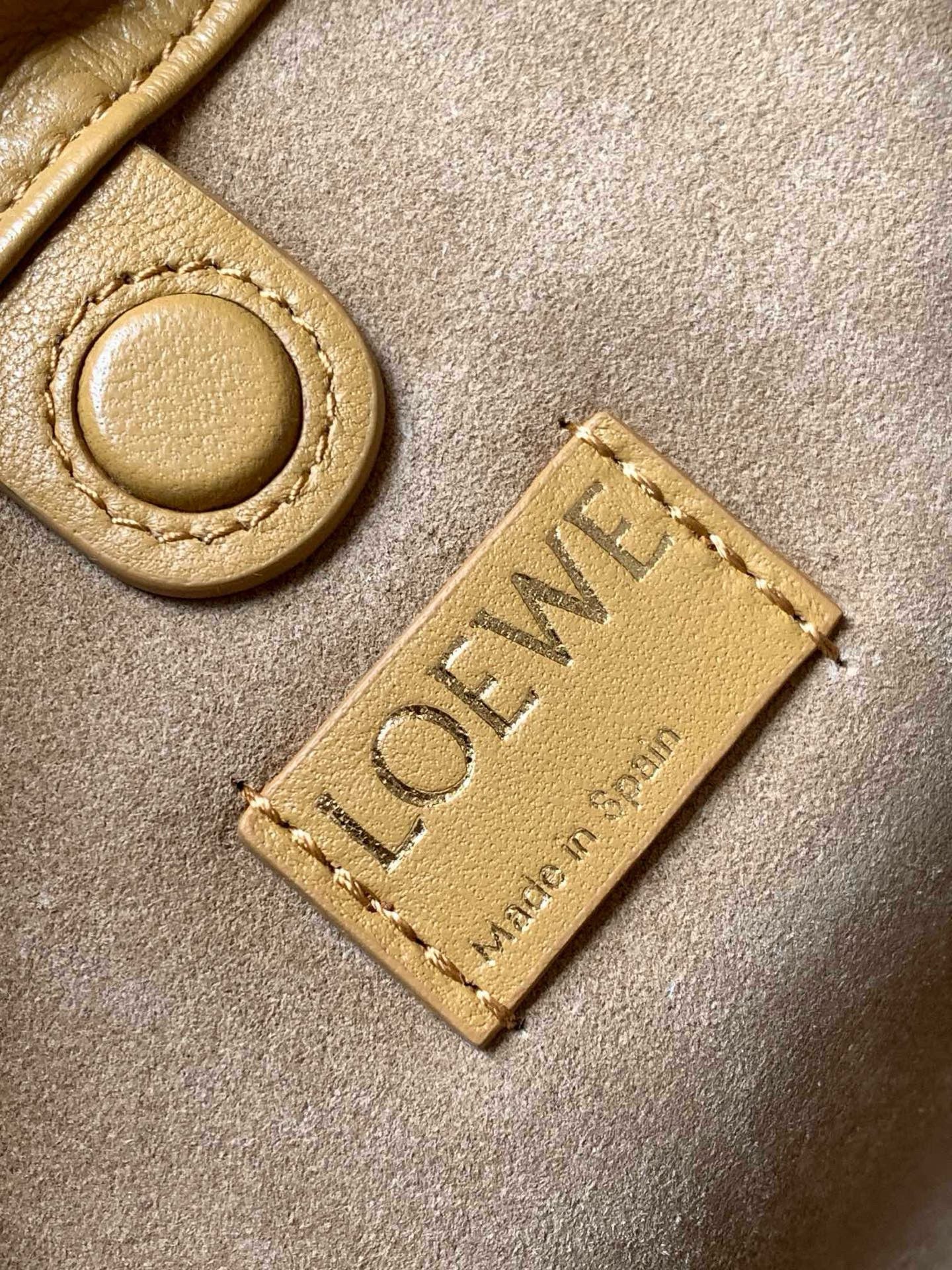 Loewe Flamenco