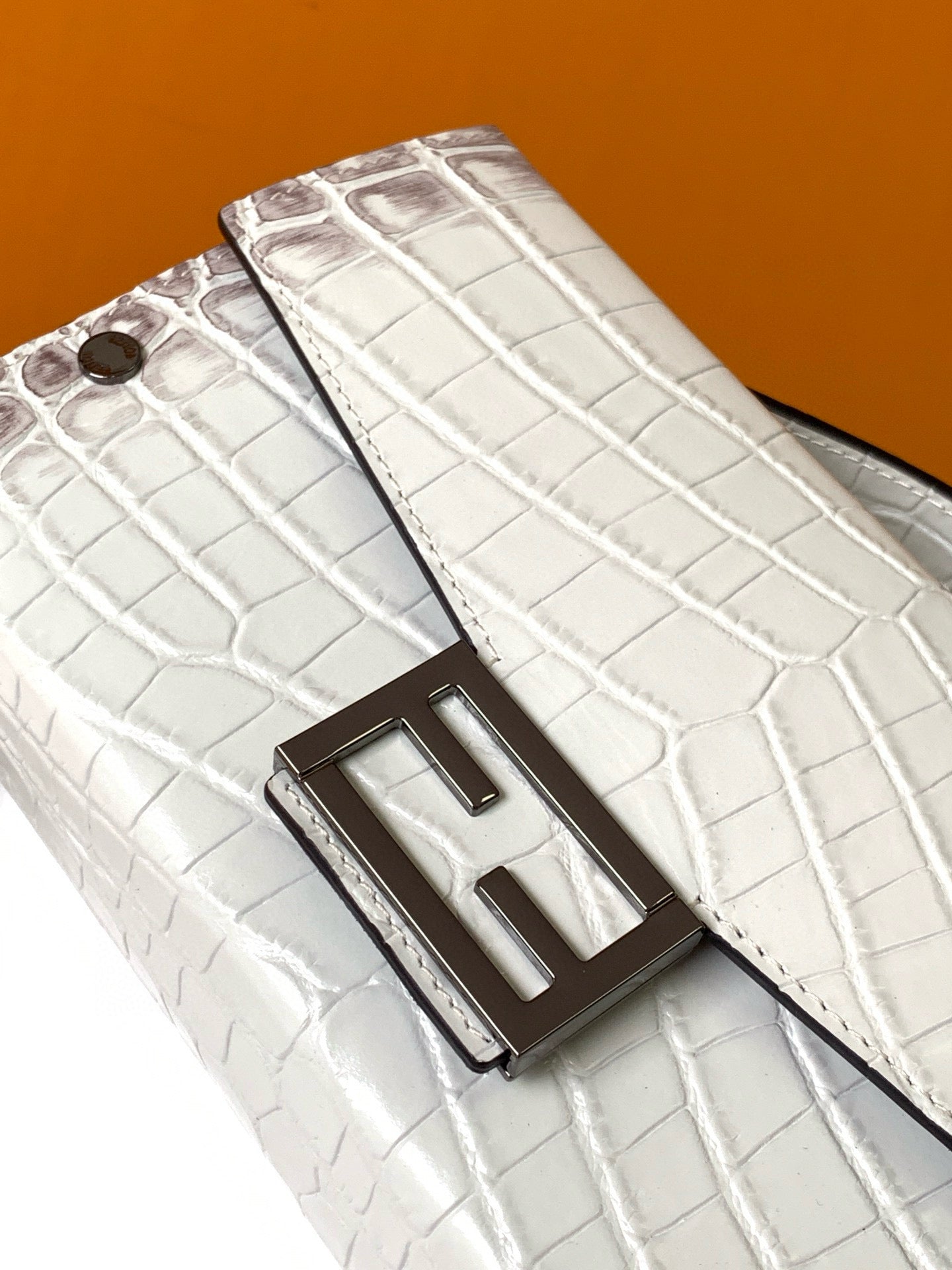 FENDI BAGUETTE SOFT TRUNK 21.5*6.5*13