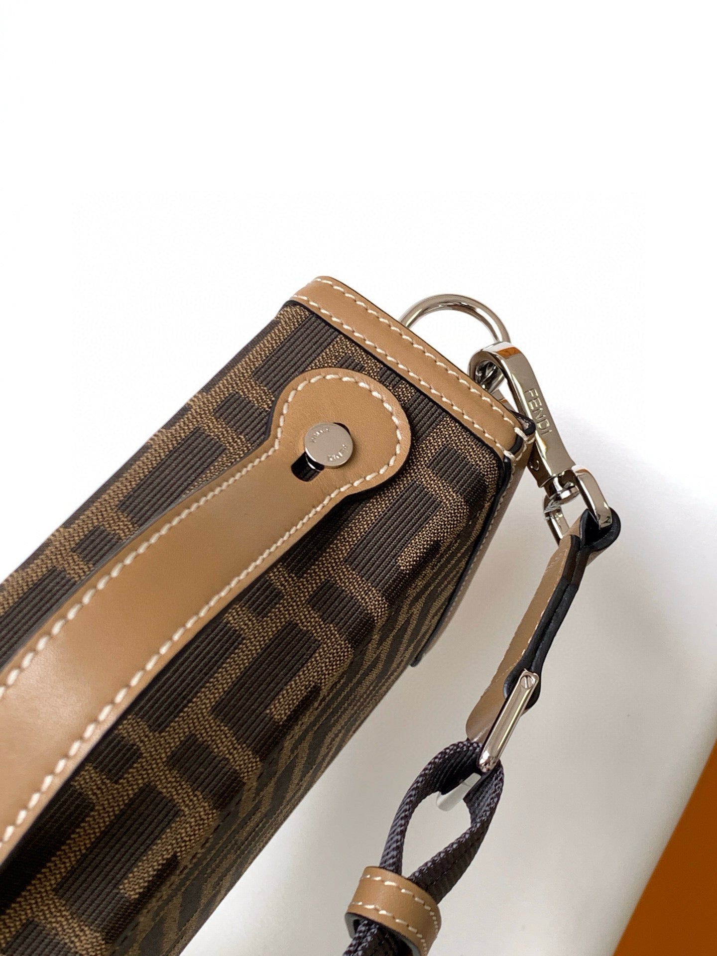FENDI BAGUETTE SOFT TRUNK 21.5*6.5*13