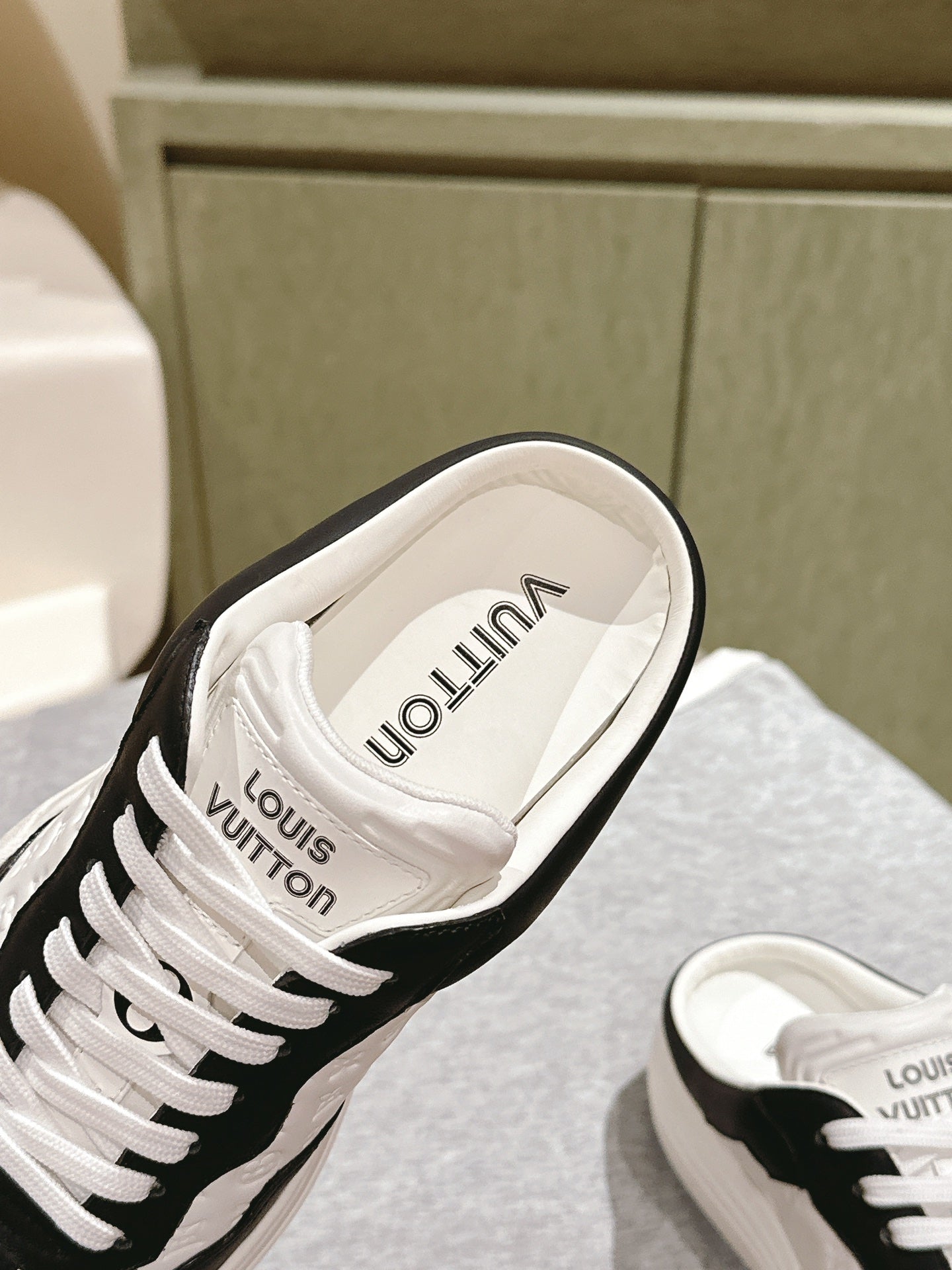 Louis Vuitton Squad Sneakers
