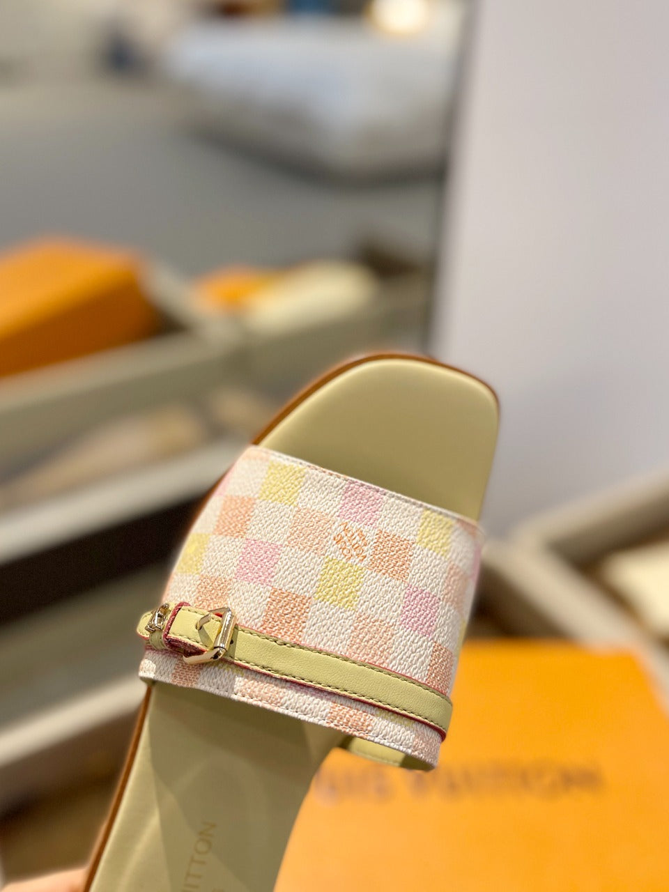 Louis Vuitton Isola