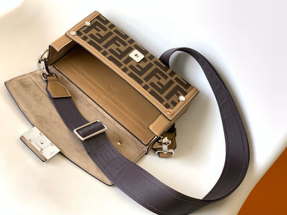 FENDI BAGUETTE SOFT TRUNK 21.5*6.5*13