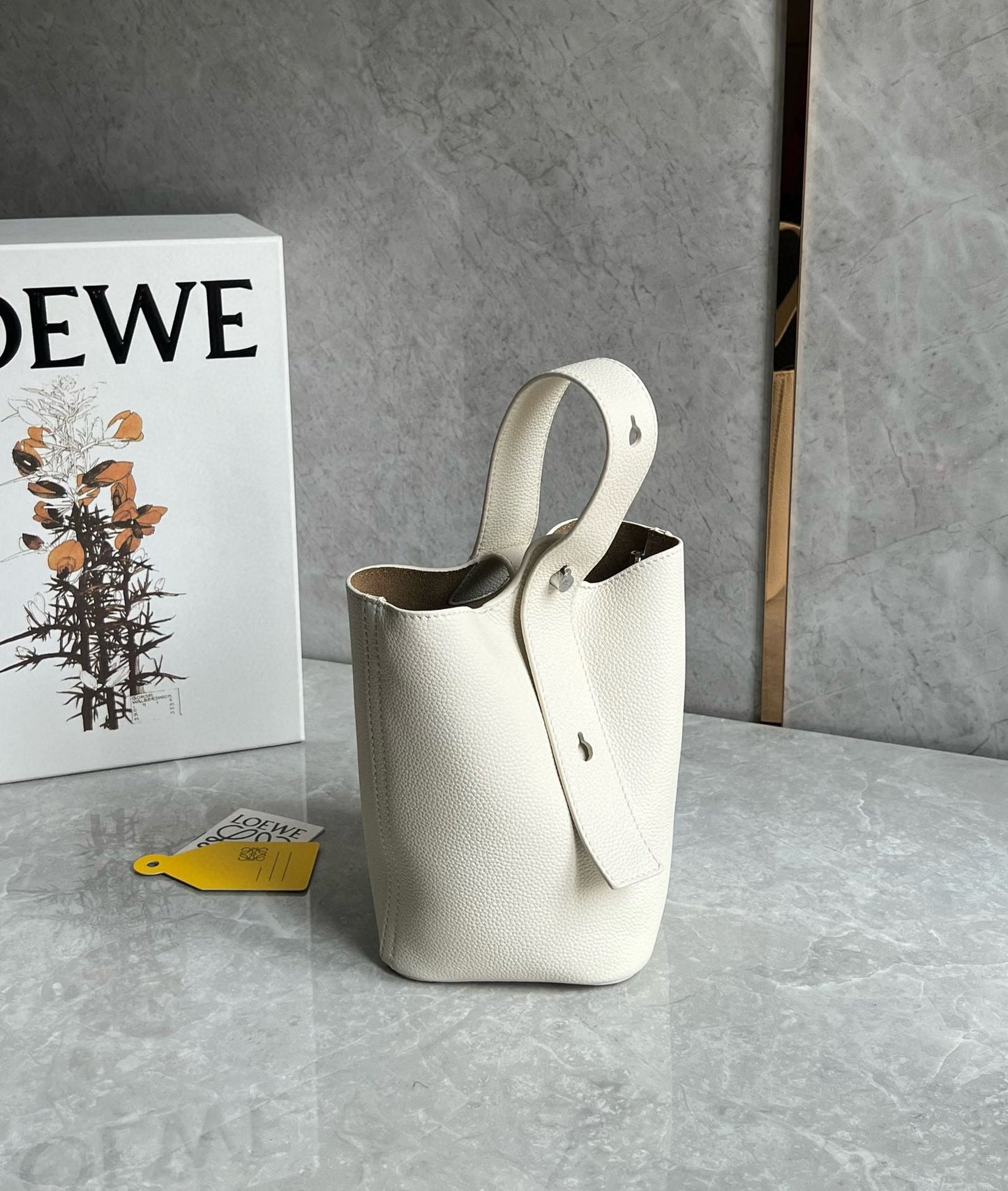 Loewe Mini Pebble