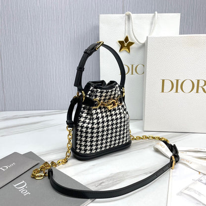 Dior C’est Handbag (17cm)