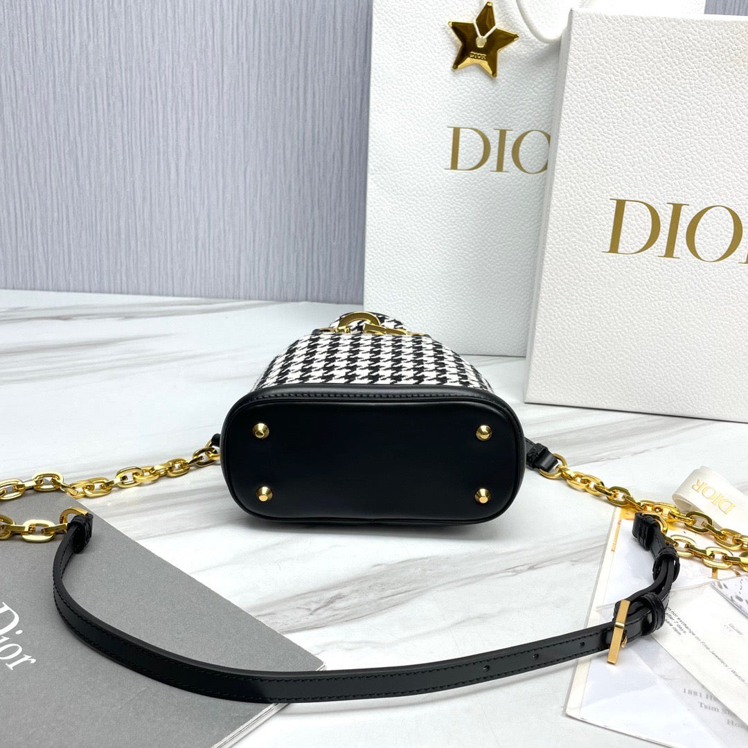 Dior C’est Handbag (17cm)