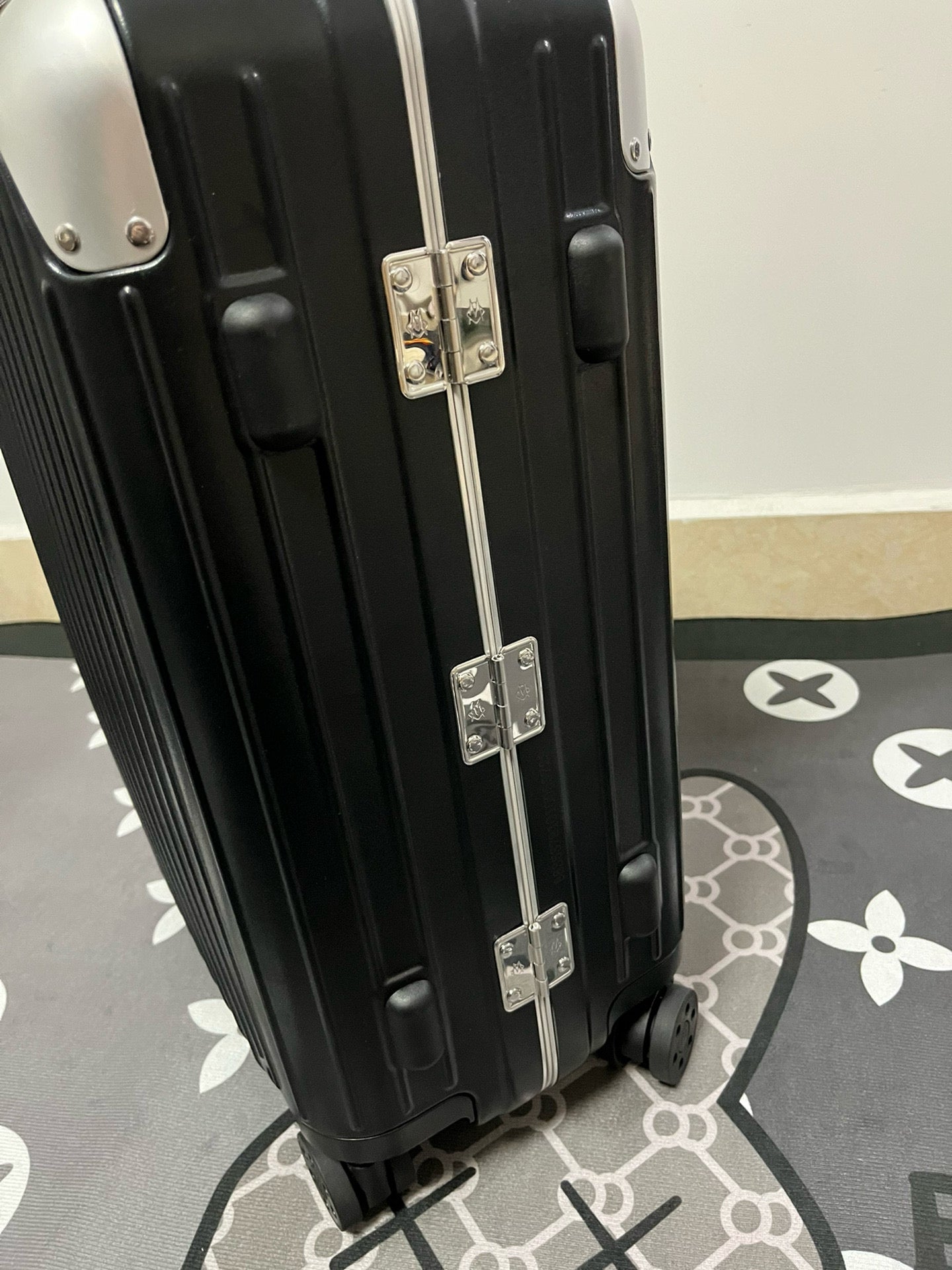 Rimowa Luggage Hybrid