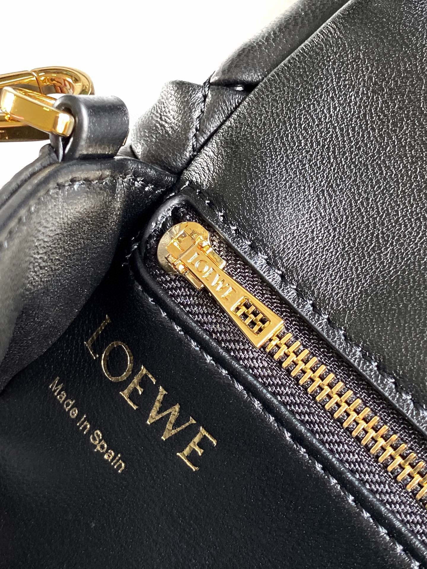 Loewe Goya Puffer