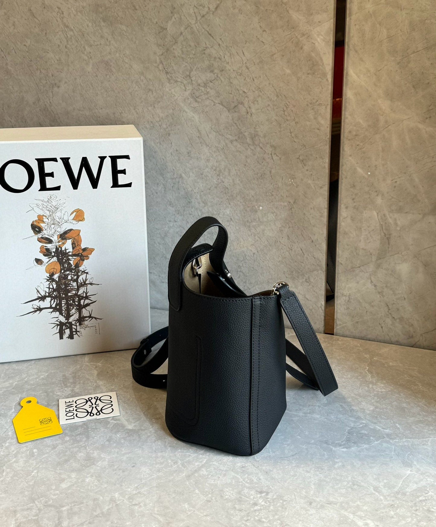 Loewe Mini Pebble