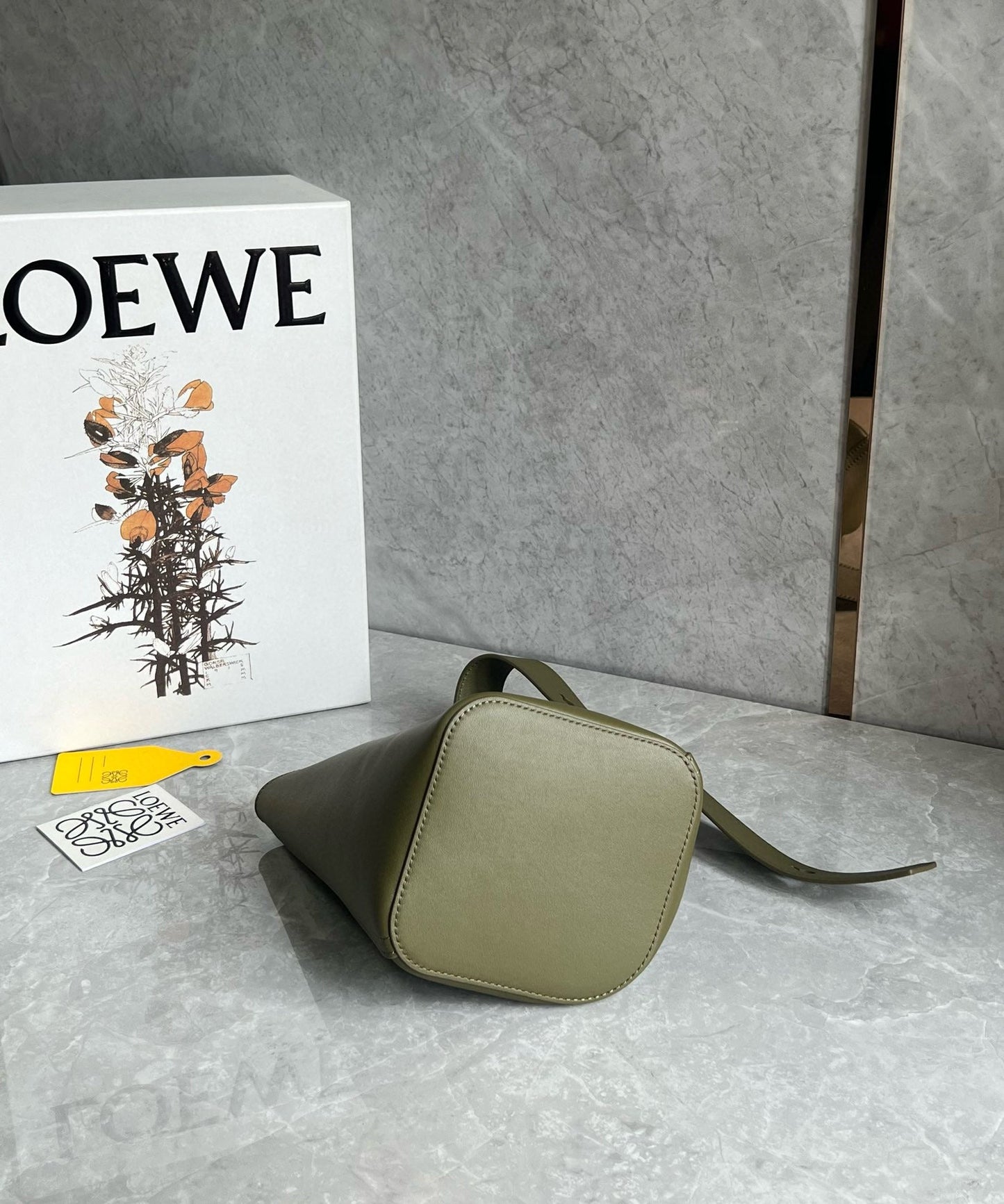 Loewe Mini Pebble