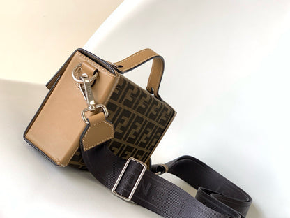 FENDI BAGUETTE SOFT TRUNK 21.5*6.5*13