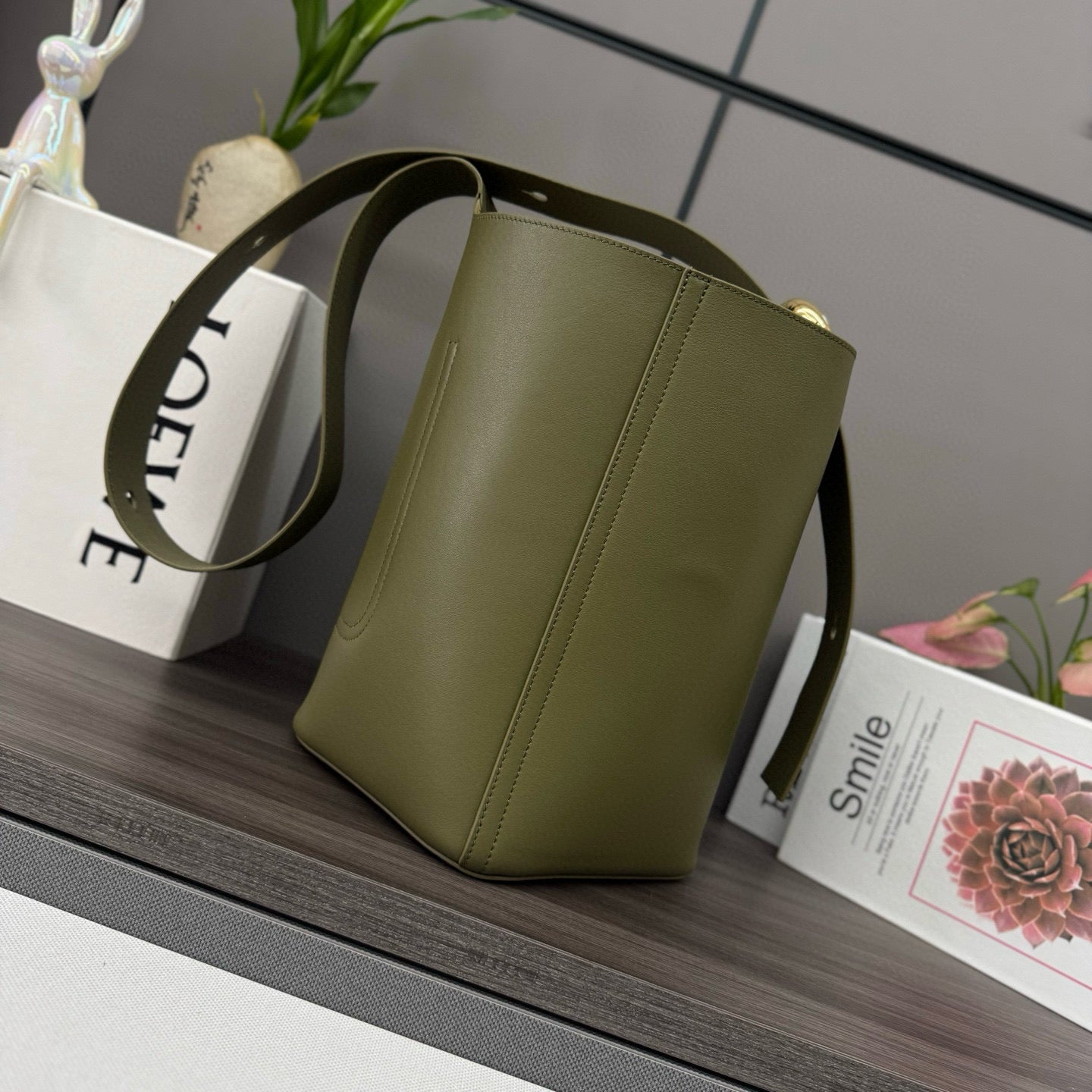 Loewe Pebble Bucket