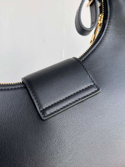 Celine Triomphe Hobo