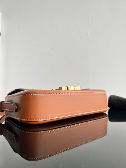 Celine Triomphe Hobo